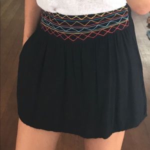 Black skirt w/colorful banded belt accent SM